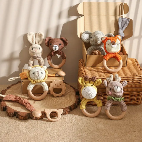 Baby Geschenkbox – 3-teiliges Set mit Rassel, Beißring & Schnullerkette