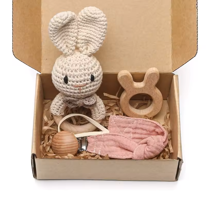 Baby Geschenkbox – 3-teiliges Set mit Rassel, Beißring & Schnullerkette