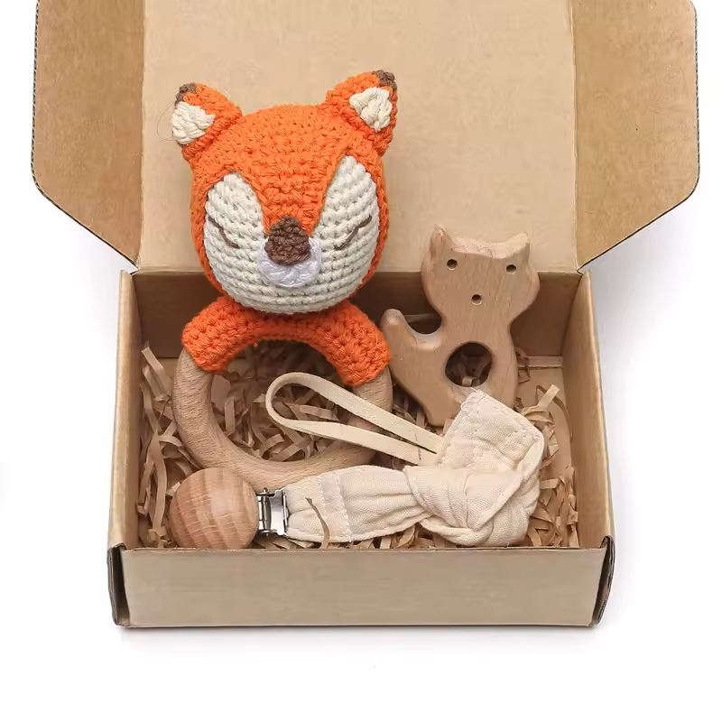 Baby Geschenkbox – 3-teiliges Set mit Rassel, Beißring & Schnullerkette