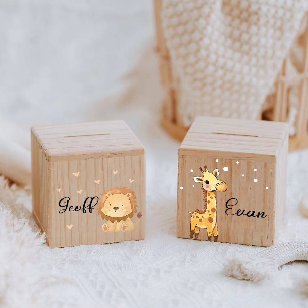 Personalisierte Spardose aus Holz mit Tiermotiven