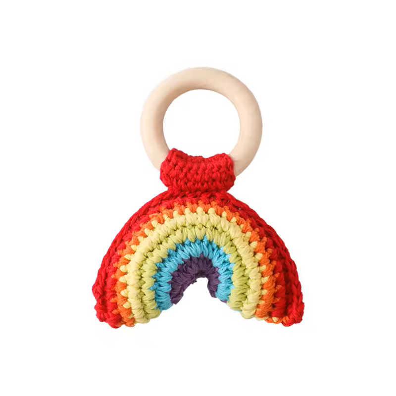 Handgemachter Beißring aus Holz & Häkelstoff – in Frucht-, Blumen- & Regenbogenform