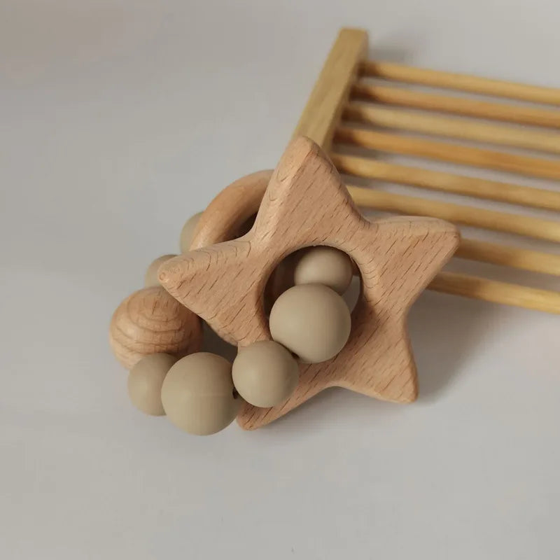 Beißring aus Holz & Silikon - Förderung der Sinne & Zahnungshilfe